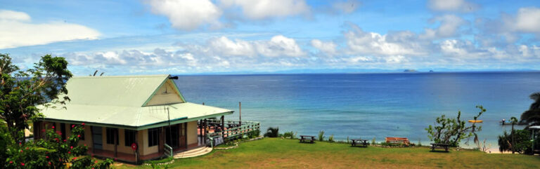 Holidays house in front of the beach