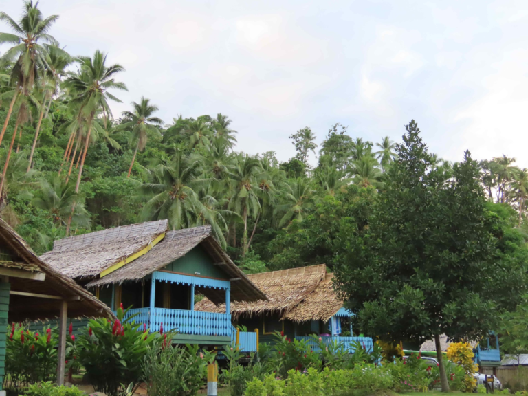 Solomon Islands - photo of Olotsara Retreat cabins