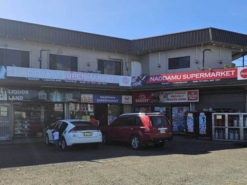 Naodamu Supermarket front view