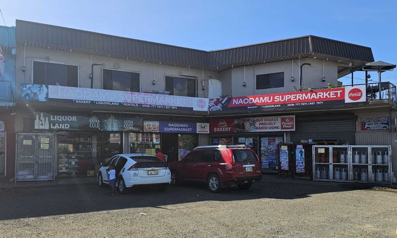 Naodamu Supermarket front view Naodamu Supermarket front view